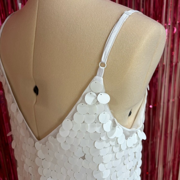Francesca’s Kelly white graduated sequin shift dress - Picture 8 of 16